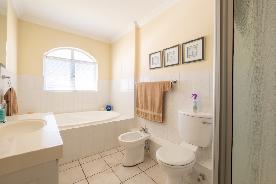 4 Bedroom Property for Sale in Greenways Golf Estate Western Cape